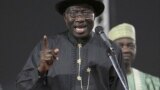 Goodluck Jonathan yana jawavi ga wakilai a taron PDP na tsayar da dan takarar shugaban kasa a Abuja.