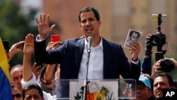 Juan Guaidó declarou-se Presidente interino