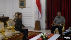 Jelang pendaftaran Capres dalam pemilihan presiden 2014, Joko Widodo menghadap Presiden Susilo Bambang Yudhoyono untuk mengajukan surat cuti sebagai Gubernur DKI Jakarta, Senin 13 Mei 2014 (Foto: VOA/Andylala)