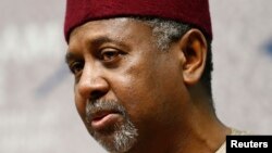 Kanar Sambo Dasuki mai ba shugabankasa shawara kan tsaro wanda ya fara cewa a dage zabe.