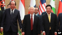 Vietnamese General Secretary Nguyen Phu Trong, center, arrives at venue for the online ASEAN Summit in Hanoi, Vietnam, Nov. 12, 2020.