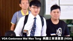 香港大學學生會前會長馮敬恩（左）與前外務副會長李峰琦 (攝影：美國之音湯惠芸）