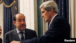 Menlu AS John Kerry (kanan) dalam pertemuan dengan PM Irak Nouri al-Maliki di Baghdad hari Minggu (24/3). 