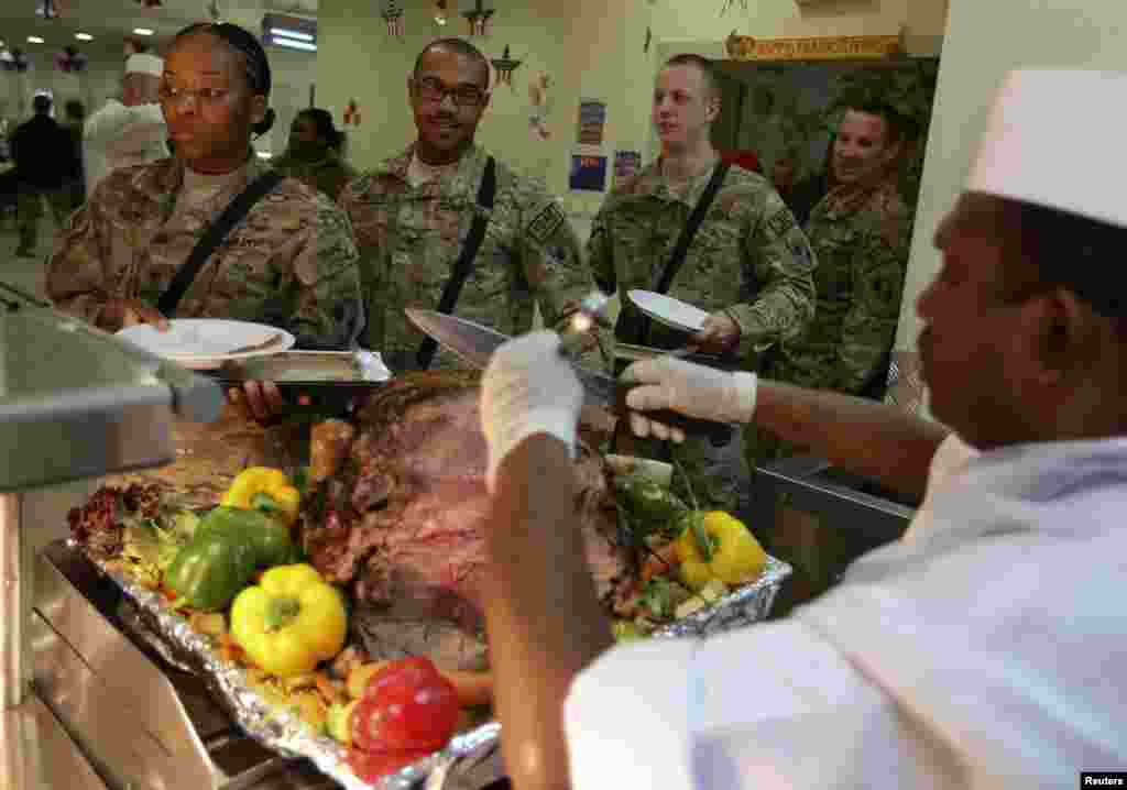 U.S. soldiers line up for food during a Thanksgiving meal in Kabul, Afghanistan, November 22, 2012.