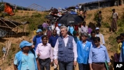 United Nations High Commissioner for Refugees Filippo Grandi, center, visits newly arrived Rohingya Muslims at Kutupalong refugee camp, Bangladesh, Sept. 23, 2017. 