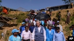 United Nations High Commissioner for Refugees Filippo Grandi, center, visits newly arrived Rohingya Muslims at Kutupalong refugee camp, Bangladesh, Sept. 23, 2017. 