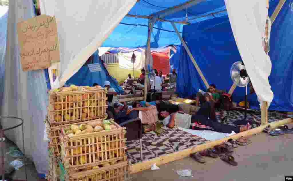 Some people are operating businesses like prickly-pears for sale in crates, but pro-Morsi protesters say most of the people living in this tent village spend the hot days resting, reading Quran, and preparing for rallies. (Heather Murdock for VOA)