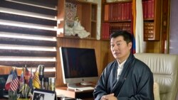 སྲིད་སྐྱོང་གི་ལོ་གསར་ལ་འཚམས་འདྲི།