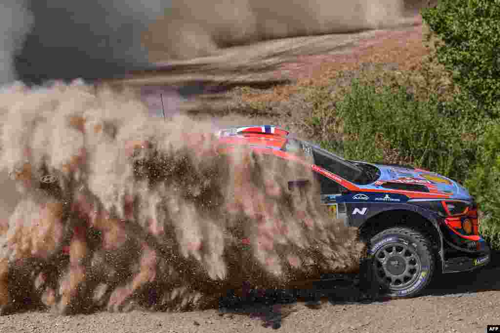 កីឡាករប្រណាំងរថយន្តមួយនៅក្នុងការប្រកួតប្រណាំងរថយន្តពានរង្វាន់ FIA World Rally Champion ឆ្នាំ២០១៩ នៅក្រុង Marmaris ប្រទេស​តួកគី កាលពីថ្ងៃទី១៥ ខែកញ្ញា ឆ្នាំ២០១៩។&nbsp;