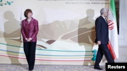 Iran's Chief Negotiator Saeed Jalili (R) and European Union Foreign Policy Chief Catherine Ashton walk away after posing for a photograph before talks in Almaty, April 5, 2013. 