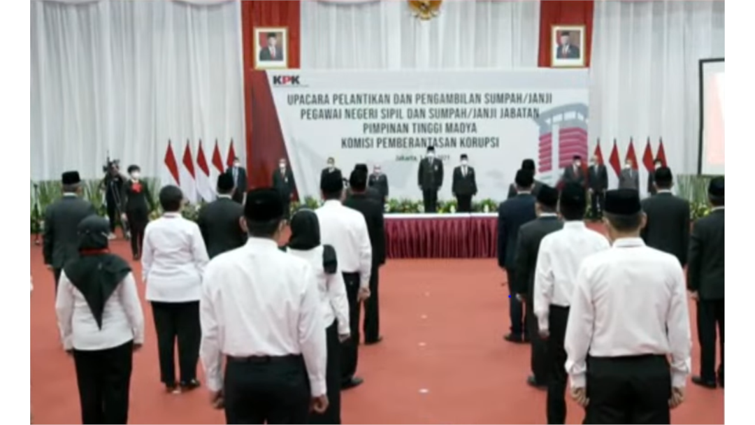 Pelantikan pegawai KPK menjadi aparatur sipil negara (ASN) di Jakarta, Selasa, 1 Juni 2021. (Foto: tangkapan layar/Sasmito Madrim/VOA)
