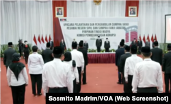 Pelantikan pegawai KPK menjadi aparatur sipil negara (ASN) di Jakarta, Selasa, 1 Juni 2021. (Foto: tangkapan layar/Sasmito Madrim/VOA)