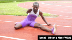 David, athlète paralympique gabonais en entrainement à Libreville, Gabon, le 15 août 2021.