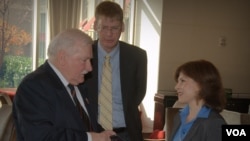 Lech Walesa speaks with VOA's Vivian Chakarian (VOA Photo by Sergei Moskalev) 