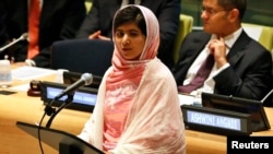 Malala Yousafzai, gadis Pakistan yang ditembak oleh militan Taliban, saat memberikan pidato di markas besar PBB di kota New York (12/7). 