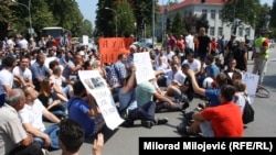 Protest u Banja Luci: Zatvori škole, kupi Audi