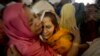 زنان مسیحی در لاهور برای کشته شدگان بمب گذاری روز یکشنبه عزاداری می کنند.