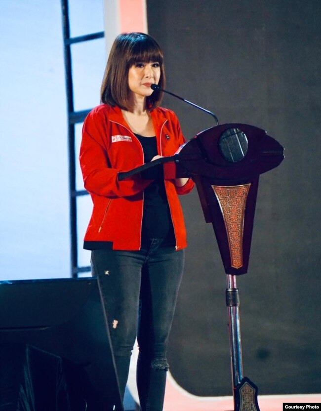 Ketua PSI Grace Natalie menyampaikan pidato di peringatan ulang tahun PSI keempat di ICE BSD, Tangerang, Minggu (11/11). (Courtesy: Grace Natalie)