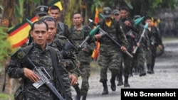 Tentara pemberontak Moro (MNLF) menyerbu kelompok militan Abu Sayyaf yang menolak membebaskan sandera (foto: dok). 