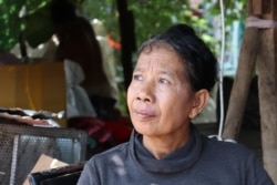 Ou Ran, 60, who has been collecting recyclable scraps for five years, says she struggles to make enough money to pay for her living expenses during the COVID-19 era, Phnom Penh, Cambodia, April 22, 2020. (Phorn Bopha/VOA Khmer)