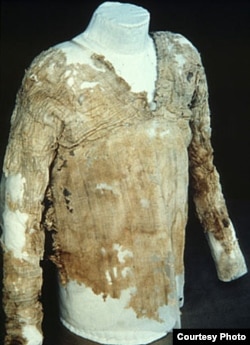 The Tarkhan Dress. Courtesy of Petrie Museum of Egyptian Archaeology, UCL.