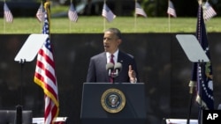 Президент Обама выступает у мемориала ветеранам войны во Вьетнаме