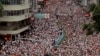 Ratusan ribu demonstran memadati jalan-jalan kota Hong Kong hari Minggu (9/6).