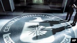 中情局总部大厅地面上的徽章 CIA