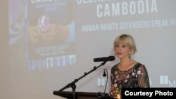 Sue Coffey⁠, author of ‘SEEKING JUSTICE IN CAMBODIA: Human Rights Defenders Speak Out’’, spoke at the book launch in Melbourne, Australia,⁠ November 14th, 2018. (Courtesy⁠ Photo)