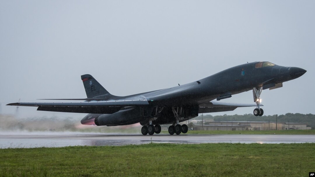 Američko bombarder B-1B "Lanser" poleće iz baze Andersen na Guamu, 9. septembar 2017.