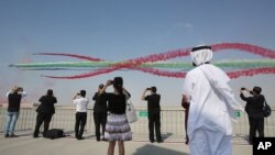 Pertunjukan Udara Dubai, Minggu, 8 November 2015. (AP Photo/Kamran Jebreili)