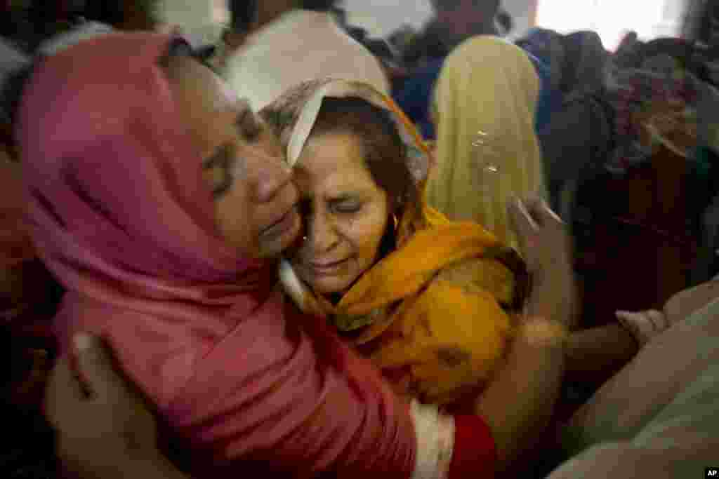 Pakistani Christian women mourn the deaths of their family members during a funeral service at a local church in Lahore, Pakistan, March 28, 2016. 