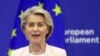 La presidenta de la Comisión Europea, Ursula von der Leyen, se dirige al pleno del Parlamento Europeo en Estrasburgo, en el este de Francia, el jueves 18 de julio de 2024. Los eurodiputados reeligieron a Ursula von der Leyen como presidenta de la Comisión Europea