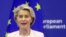 La presidenta de la Comisión Europea, Ursula von der Leyen, se dirige al pleno del Parlamento Europeo en Estrasburgo, en el este de Francia, el jueves 18 de julio de 2024. Los eurodiputados reeligieron a Ursula von der Leyen como presidenta de la Comisión Europea