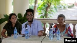 (L-R) Yaniska Lugo, of the Martin Luther King Center, Manolo de los Santos, board member of the Pastors for peace and Nacyra Gomez, of the Presbyterian Cuban Church attend a news conference in Havana, Cuba, Sept. 7, 2016.