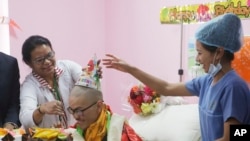 Medical staff congratulate Taiwanese trekker Liang Sheng-yueh during a birthday celebration at Grandee International Hospital in Kathmandu, Nepal, Friday, April 28, 2017. The Taiwanese man who was rescued on Wednesday after 47 days on a mountain in Nepal has celebrated his 21st birthday at a hospital in the capital.