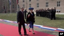 Владимир Путин и королева Нидерландов Беатрикс. Амстердам. 8 апреля 2013 г.