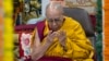 FILE - Pemimpin spiritual Tibet, Dalai Lama, memimpin doa di mana sekelompok umat India berdoa untuk umur panjangnya di Dharamshala, India, 6 Desember 2024.