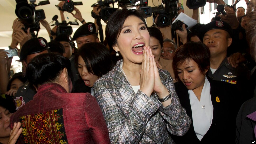 Thailand's former Prime Minister Yingluck Shinawatra, center, leaves parliament in Bangkok, Jan. 22, 2015.