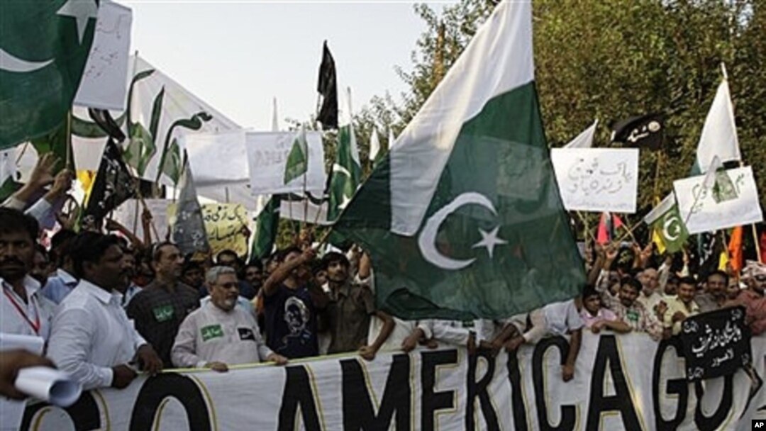 Pakistani protesters hold anti-U.S. rally over recent terror allegations, Sept. 28, 2011.