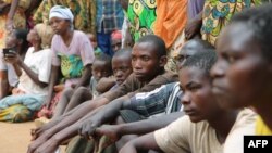 A group of Burundian refugees waits for a soap and blanket distribution at Gashora on Bugesera, Rwanda, April 10, 2015. 