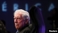 El premio Nobel de Literatura Mario Vargas Llosa es uno de los escritores que alzó su voz por los médicos despedidos en Nicaragua.
