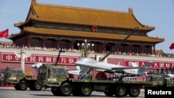 Parade militer China di Beijing (foto: ilustrasi). China melakukan modernisasi militer dalam 20 tahun terakhir. 