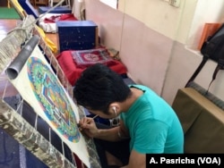 Young people in Dharamshala learn traditional Tibetan painting at the Norbulingka Institute in Dharamshala (8207) but fewer are coming these days.