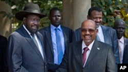 South Sudan's President Salva Kiir, left, meets with Sudan's President Omar al-Bashir, right, in the capital Juba, South Sudan, Jan. 6, 2014.