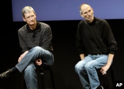 FILE - This July 16, 2010, photo shows Apple's Tim Cook, left, and Steve Jobs, right, during a meeting at Apple in Cupertino, California. Apple wants to encourage millions of iPhone owners to register as organ donors through a new software update.