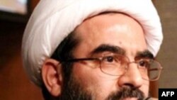 İranın din xadimi yazıçı Rafiq Tağının qətlini alqışlayıb