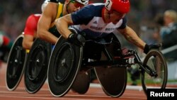 Le britannique David Weir remporte le 5 000 mètres lors des Jeux olympiques de Londres, le 2 septembre 2012.