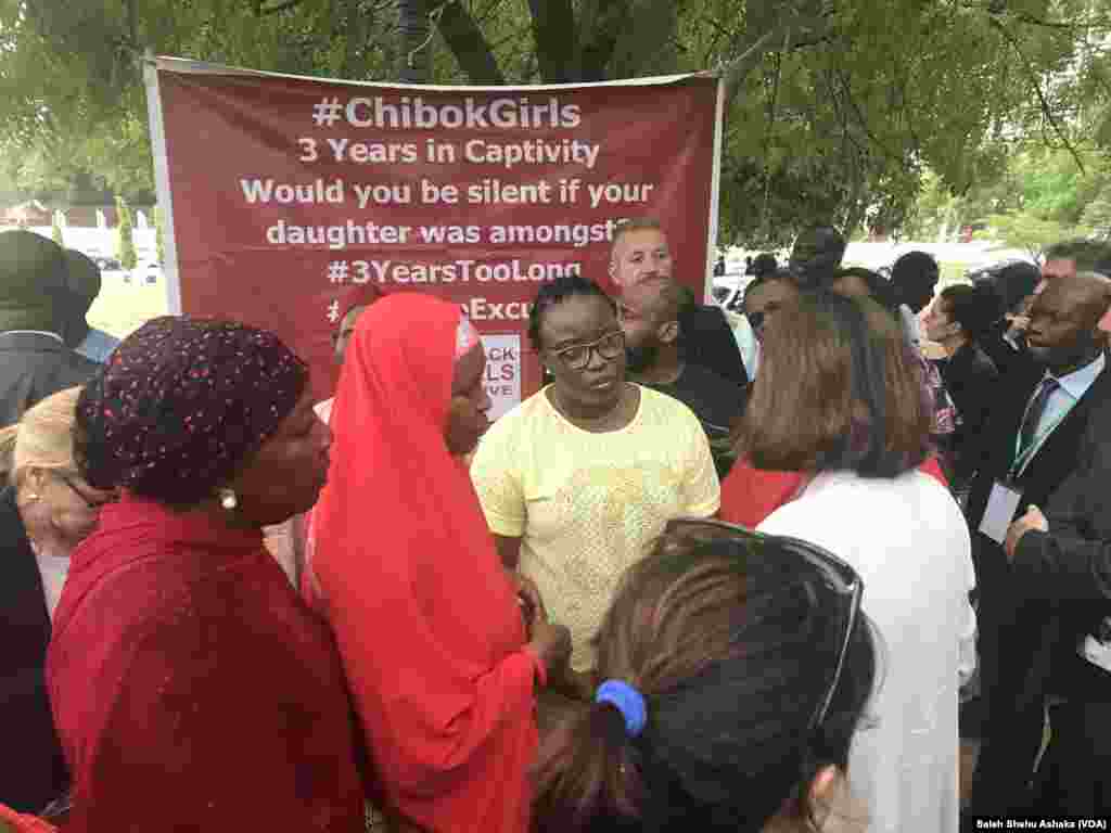 &#39;Yar majalisar kasar Italiya Laura Boldini ta ziyarci &#39;Yan Kungiyar BBOG A Dandalin Unity Fountain Inda akayi bikin Murnar sako&#39;Yan Matan Chibok.