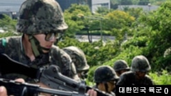 경비작전 임무를 수행 중인 육군 병사들. (출처: 한국 육군)
